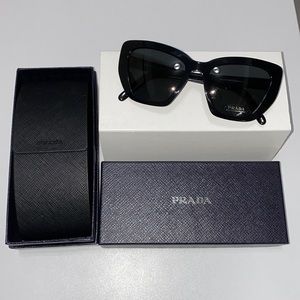 Prada/ PR 08VS Catwalk / Standard Sunglasses
